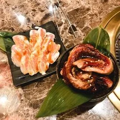 小洞想吃腊香肠有声音吗？咔嚓咔嚓，美味在嘴里跳舞！