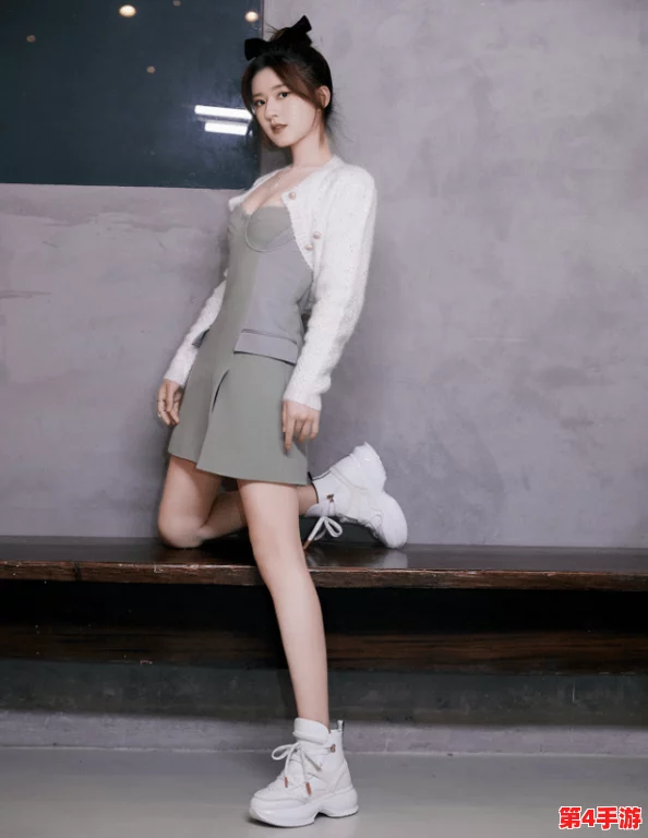 中学白丝校花:校园生活中的青春魅力与时尚风潮的完美结合 中学白丝校花:校园生活中的青春魅力与时尚风潮的完美结合