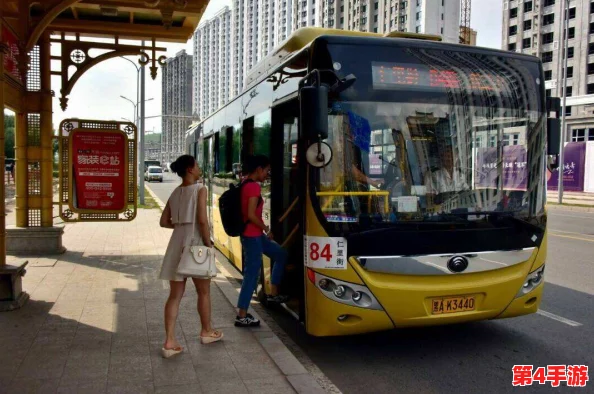苏苏的公交车日记:记录每一次乘坐公交车的心情与故事,感受城市生活中的点滴温暖与思考 苏苏的公交车日记:记录每一次乘坐公交车的心情与故事,感受城市生活中的点滴温暖与思考