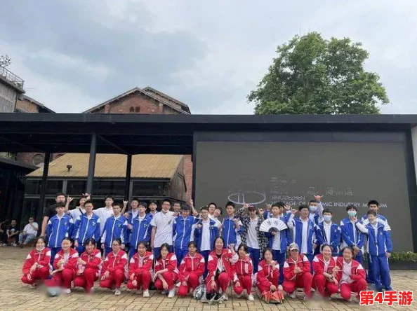 电梯门梅开二度电梯门外国：探讨这一现象背后的文化差异与社会心理，揭示人们对电梯使用的不同态度和习惯