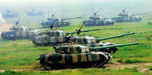 全面对比:战争雷霆中蝎式轻型坦克与超潘重型战车的实战效能与应用优势 全面对比:战争雷霆中蝎式轻型坦克与超潘重型战车的实战效能与应用优势