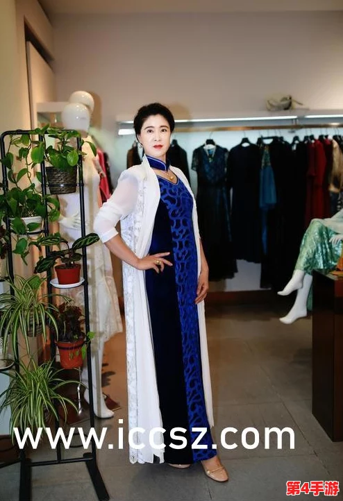 美女校花 张开腿让我感受到青春的魅力与诱惑，仿佛在诉说着校园里的秘密与幻想