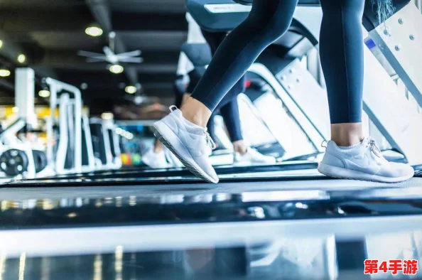 当女生迈开腿又疼又叫拔萝卜，这些动作或许与健身和运动有关