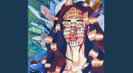小樱流眼泪翻白眼咬铁球，展现了角色内心的挣扎与无奈，引发观众对情感深度的思考与共鸣