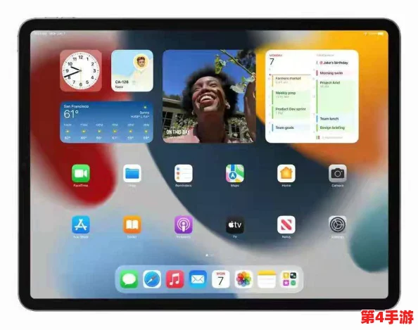 阿呆通话刚结婚的兰兰，网友纷纷表示祝福与担忧，认为爱情与现实之间的平衡至关重要