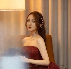 高清不卡：某知名导演被曝与女演员秘密恋情，背后真相引发网友热议！