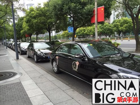 赵丽雅正搭公交车准备回家，网友纷纷表示：明星也有平凡的一面，让人倍感亲切！