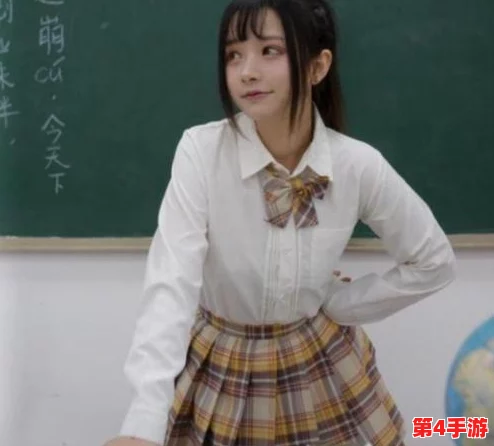 白丝校花扒开甜美，被曝与班主任关系暧昧引发热议