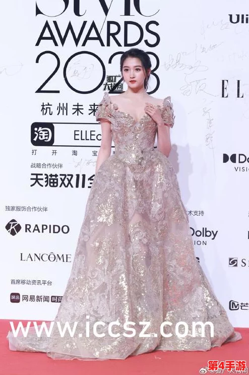 美女校花张开腿让我感受到青春的魅力与诱惑，校园生活中的那些难以忘怀的瞬间与情感交织