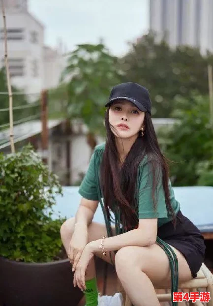 我的偶像女友雷火剑:讲述一位年轻女孩与她心目中的偶像之间的感人故事,展现梦想、勇气与爱情的交织 我的偶像女友雷火剑:讲述一位年轻女孩与她心目中的偶像之间的感人故事,展现梦想、勇气与爱情的交织